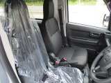 届出済未使用車ですので内装もキレイです♪ また、シートカバーの取付等も承ってましたのでお気軽にご相談ください♪