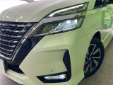 【LEDヘッドライト】悪天候や夜間走行時も良好な視界を確保し安心して運転できる高輝度LEDヘッドライトを装備!点灯速度が早く、消費電力も抑えられています。