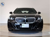 【キドニーグリル】BMWは約90年もの間、ほぼ全ての車両にひと目でBMWだと分かるこの特徴的なフロントグリルが備えられ、デザイン・アイコンとして親しまれてきました。
