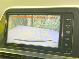 【バックカメラ】駐車時に後方がリアルタイム映像で確認できます。大型商業施設や立体駐車場での駐車時や、夜間のバック時に大活躍!運転スキルに関わらず、今や必須となった装備のひとつです!