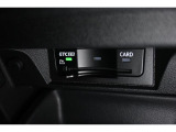 ETC2.0対応車載器。全国の高速道路に設置されたITSスポットとの高速大容量(ETCの4倍)、双方向通信で、世界初の路車協調システムによる運転支援サービスを受けることができます。