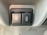 USBポートで前席シートには充電することが可能です。