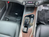 駐車ブレーキは電動式です。オートホールド機能付きで便利ですね