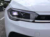 デイライト機能付き先進のIQ.LIGHT搭載 22個のLEDライトが前方の道路状況を検知し照射エリアを最大限に確保