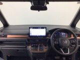 【前方視界】開放的な前方視界!運転がしやすく疲れにくいです♪窓が大きく、見通しがとっても良いおクルマですよ♪