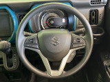 インテリアに合わせたデザインのステアリングは、運転される方のことも考え、運転しやすい形状、大きさです。是非一度、実際に触ってお確かめください。