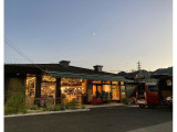 U-BASE初となる「U-BASE COFFEE」がオープン。スイーツやジュースもあり、ごゆっくりおくつろぎ下さい。店内には、アウトドアギアや釣り具、アウトドアラジコンもございます。