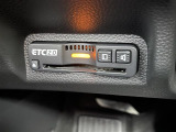 【ETC2.0(DSRC)】ETCカードを挿入すれば料金所はノンストップで通過できます。ETC限定の割引や、高速道路の情報提供サービスを利用できます。
