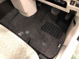 嬉しい純正カーペットマット付き♪ 状態も良好です(^^♪