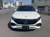 フロントグリル中央に大きく輝くスリーポインテッドスター。メルセデスベンツならではのステータスを強く感じる事ができます。