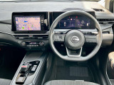 視界もよく、運転しやすいです。リラックスしてドライブが楽しめ、圧迫感のないゆったりとした空間が広がる室内です。