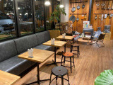 U-BASE初となる「U-BASE COFFEE」がオープン。スイーツやジュースもあり、ごゆっくりおくつろぎ下さい。店内には、アウトドアギアや釣り具、アウトドアラジコンもございます。