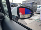 BSW(後側方車両検知警報)ブザーとともに、ブレーキを制御することで車両をもとの車線内に戻すような力を短時間発生させ、車両との接触を回避するようドライバーのステアリング操作をアシストします。