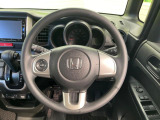 【ステアリングスイッチ】運転中、前方から目線をそらすことなく、オーディオ等の操作が可能な便利機能!安心&快適なドライブを演出してくれます♪
