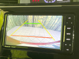 【バックカメラ】駐車時に後方がリアルタイム映像で確認できます。大型商業施設や立体駐車場での駐車時や、夜間のバック時に大活躍!運転スキルに関わらず、今や必須となった装備のひとつです!
