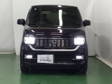 LEDヘッドライトを装備しています。LEDヘッドライトはとても明るく、雨の日や夜間走行も安全・安心です。オートライトコントロール付きで周囲の明るさに応じて自動で点灯・消灯します