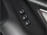 運転席のシートポジションメモリー機能は、登録済みの運転者と交代しても、シートポジションの変更の手間がかかりません。