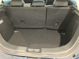 日常の使用に十分な広さの荷室です♪簡単な操作でシートアレンジもできます♪