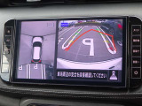【アラウンドビューモニター&バックモニター】クルマを真上から見下ろしているかのような映像が表示され、周囲の状況がひと目で把握できるので、安心してスマートに駐車できます。駐車が苦手な方にオススメです!