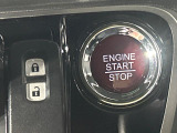 【Hondaスマートキー】カバンやポケットに入れたままでもドアの施錠・解錠が可能なスマートキーを装備。エンジンのオン・オフ時もカギを取り出す必要が無いからとっても便利です♪