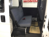 乗車人数や荷物の量、車内での過ごし方に合わせて、シートのレイアウトを変更できます。