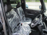 内装もキレイです♪ また、シートカバーの取付等も承ってましたのでお気軽にご相談ください♪