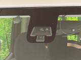 【エマージェンシーブレーキ】走行中に前方の車両等を認識し、衝突しそうな時は警報とブレーキで衝突回避と被害軽減をアシスト。より安全にドライブをお楽しみいただけます。
