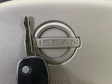 【キーレス】少し離れた場所からでもボタン一つでドアの開錠・施錠ができるのでとっても便利!ドアの鍵穴周りに傷をつけることもありません♪