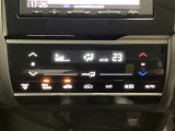 オートエアコンがついてますので、簡単操作で快適に過ごせます。リア熱線のスイッチの中に、雪道に対応したサイドミラーヒーターも入っています。