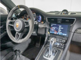 オプションのフロントリフトシステム装備車です
