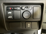 【左側パワースライドドア】左側が電動スライドドアになっております。狭い駐車場でのお子様の乗り降りなどの時に安心です!