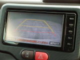 バックカメラが付いているので後方確認が非常にしやすいです。今や運転初心者も熟練者も必須装備!ついていて損はないですね♪