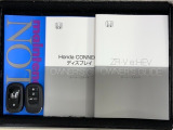 スマートキーは鍵をバッグに入れたままでもドアロックの開閉やエンジンのON・OFFができます。夜間や雨の日も鍵を探さなくて良いので便利です。