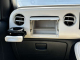 車検証ケースや、日頃使う小物類の収納に便利ですね!