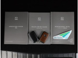 取扱説明書と整備記録簿(メンテナンスノート)が付いています。メンテナンスノートには、整備内容・走行距離等が記載されていますので安心ですね!