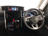 広い展示場の中古車拠点です。約50から60台の中古車を展示しております。5名のスタッフが元気良くお出迎えいたします。お気軽にご来店ください♪