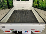 積み下ろしのしやすいデッキにはたっぷりと荷物を積み込んでいただけます。遊びから仕事まで、様々なシーンで頼れます♪