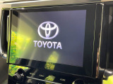 【メーカー純正ナビ】インテリアに溶け込むスタイリッシュな「専用設計」メーカーナビを装備♪視認性や操作性など基本性能にも優れ、より上質なカーライフをお楽しみいただけます。