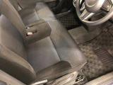 痛みの出やすい運転席シートの角、フロアマット、座面、ともに良好です