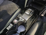 シフトレバーも操作性良く出来ています。運転縞柄ドライブモードを切り替え可能です。