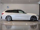 ☆BMWの前後重量配分50:50はエンジン自体をフロントタイヤよりも後ろにずらし、通常はエンジンルーム内に搭載される重量物であるバッテリーをトランクに移動させるなどして実現されています☆