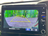 【バックカメラ】駐車時に後方がリアルタイム映像で確認できます。大型商業施設や立体駐車場での駐車時や、夜間のバック時に大活躍!運転スキルに関わらず、今や必須となった装備のひとつです!