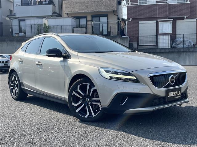 V40クロスカントリーT5 AWD サマム 4WD4WD 本革シート