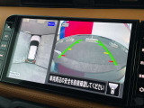 【アラウンドビューモニター】上空から見下ろしているかのような映像を映し出して周囲を確認し、スムーズな駐車をアシスト。状況に応じてルームミラーの大型モニター表示の切り替えができます音符