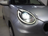 ヘッドライトは明るいLED。夜間の運転も安心です。