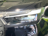 【LEDヘッドライト】悪天候や夜間走行時も良好な視界を確保し安心して運転できる高輝度LEDヘッドライトを装備!点灯速度が早く、消費電力も抑えられています。
