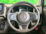 インテリアに合わせたデザインのステアリングは、運転される方のことも考え、運転しやすい形状、大きさです。是非一度、実際に触ってお確かめください。