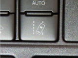 車線逸脱警告を装備しております。