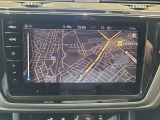 ディスカバーメディア搭載。「VW Connect」というeSIMが内蔵された画期的なシステムです。地図データなど自動で情報を更新することができるのが大きな魅力。なお、CD/DVD・TVは廃止されてます