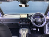 運転席周りです。カップホルダーや小物の収納などは必須ですよね!!使い勝手の良いつくりになっております!!